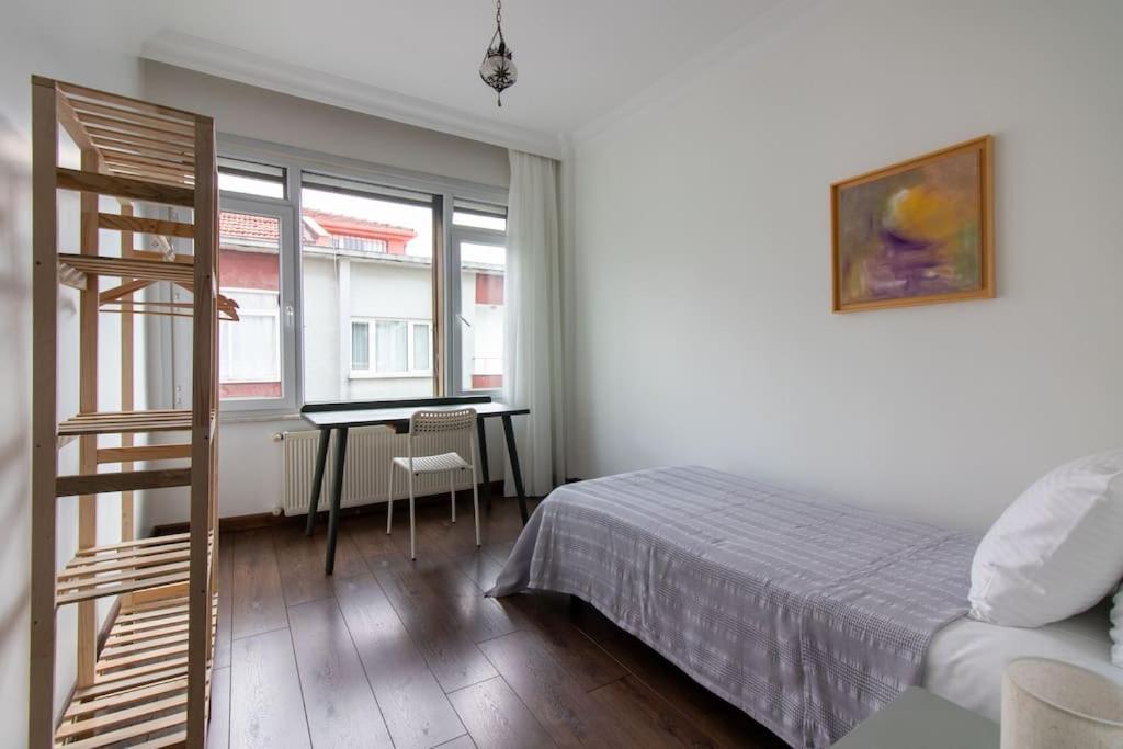 Daire Bright Vibrant 3br Haven Near Sea And Prime Locale *