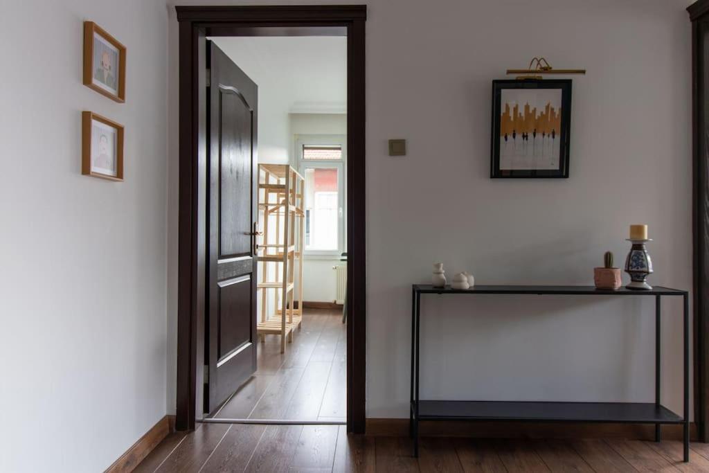 Daire Bright Vibrant 3br Haven Near Sea And Prime Locale