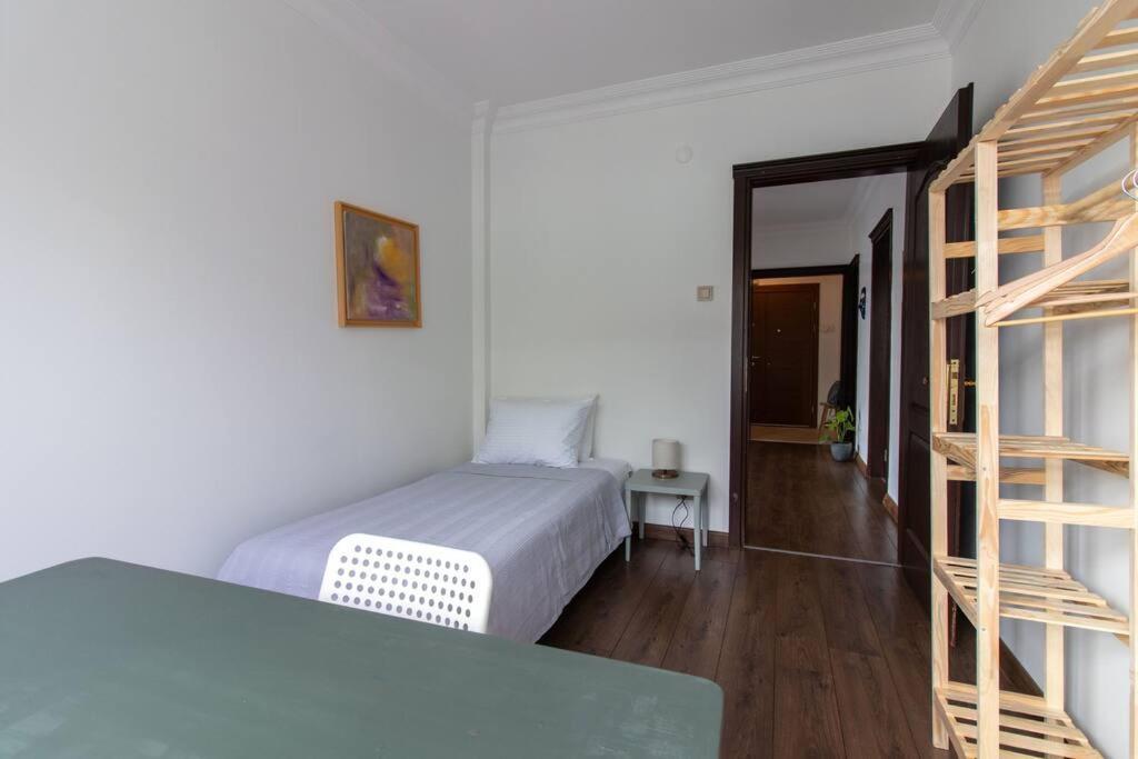 Daire Bright Vibrant 3br Haven Near Sea And Prime Locale
