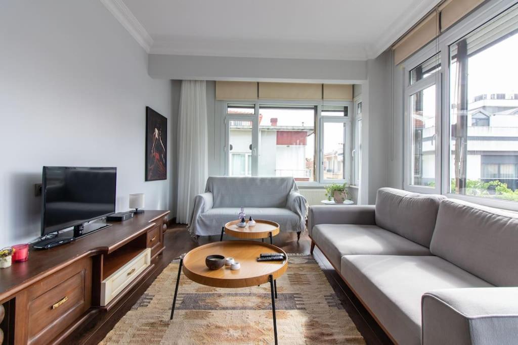 Bright Vibrant 3br Haven Near Sea And Prime Locale İstanbul
