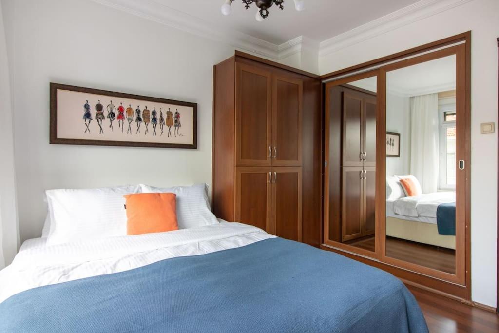 Daire Bright Vibrant 3br Haven Near Sea And Prime Locale *