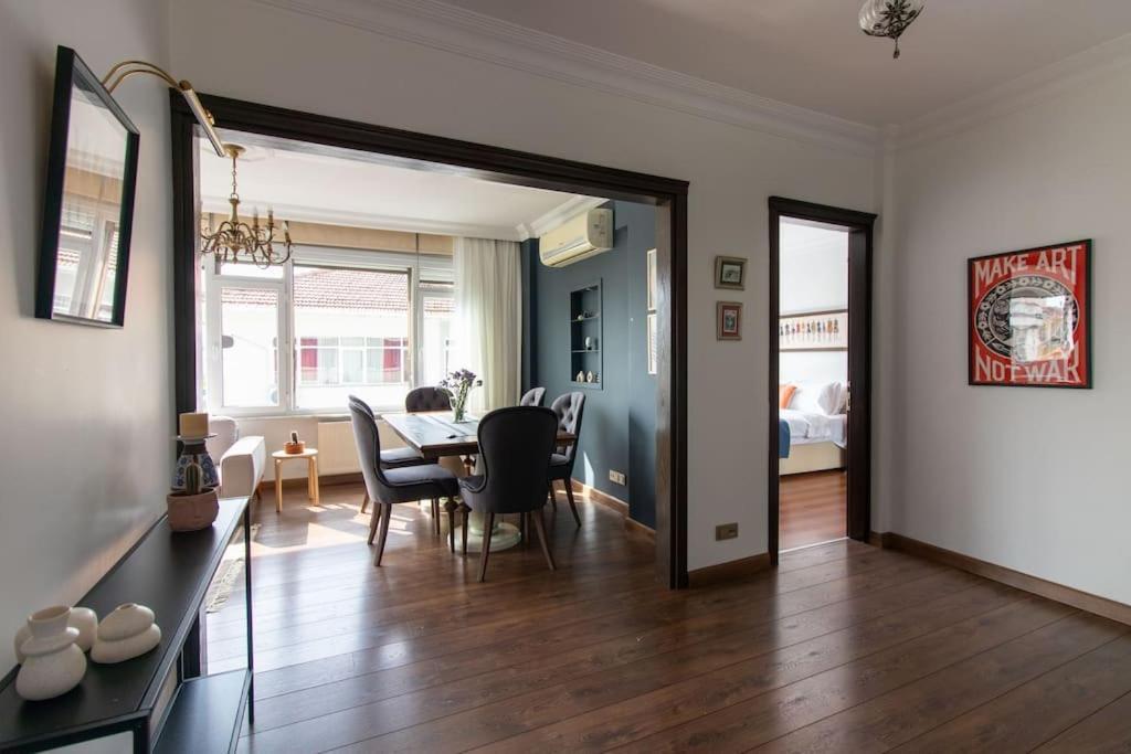 Daire Bright Vibrant 3br Haven Near Sea And Prime Locale
